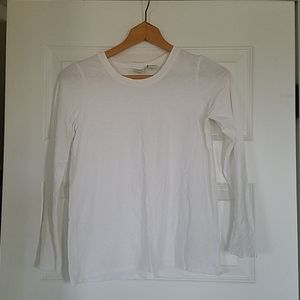 White long sleeve tshirt with no imperfections